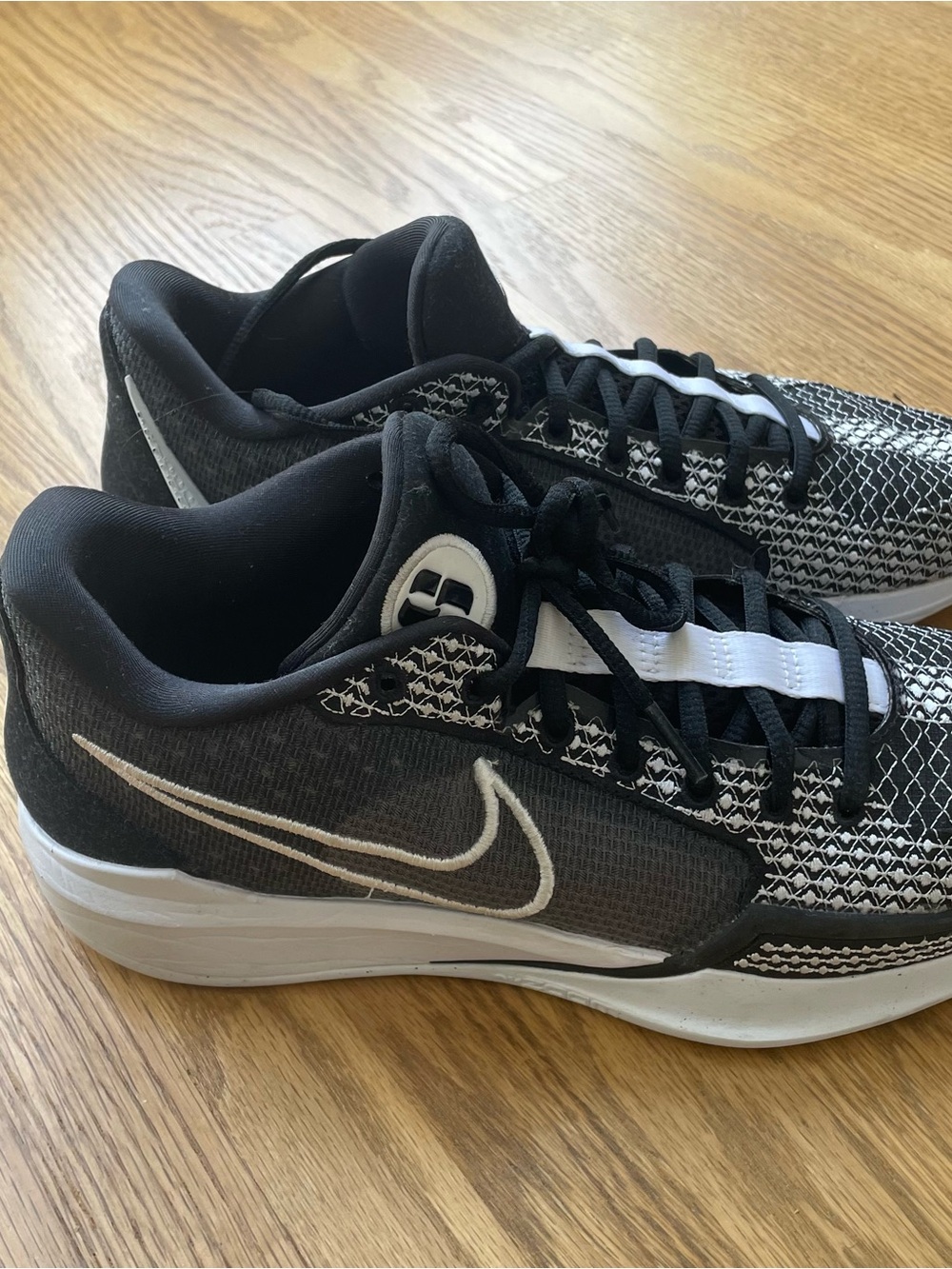 Nike Men’s Black & White Low-Top Sneakers